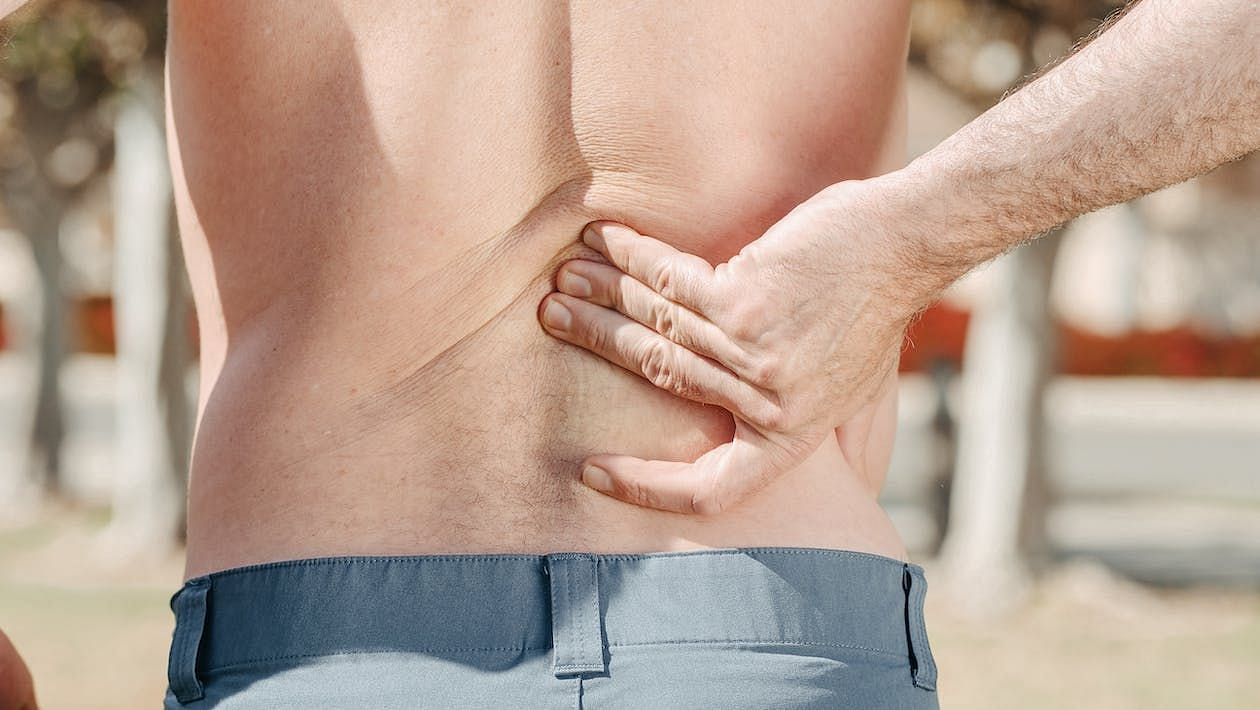 The underlying cause of middle back pain determines the course of treatment required to address the condition. (Kindel Media)